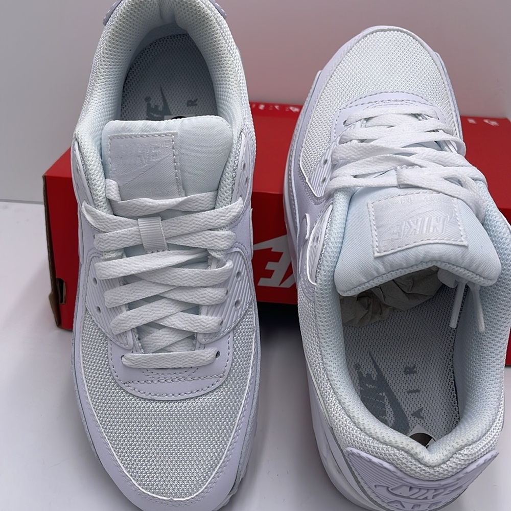 Nike WMNS 2020 Air Max 90 'Triple White'
Sneakers - Picture 13 of 16